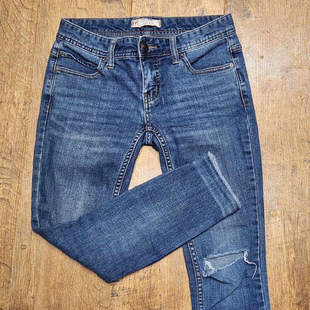 FREE PEOPLE Women's Distressed Low Rise Skinny Ankle Jeans - Sz 25 - Picture 2 of 7